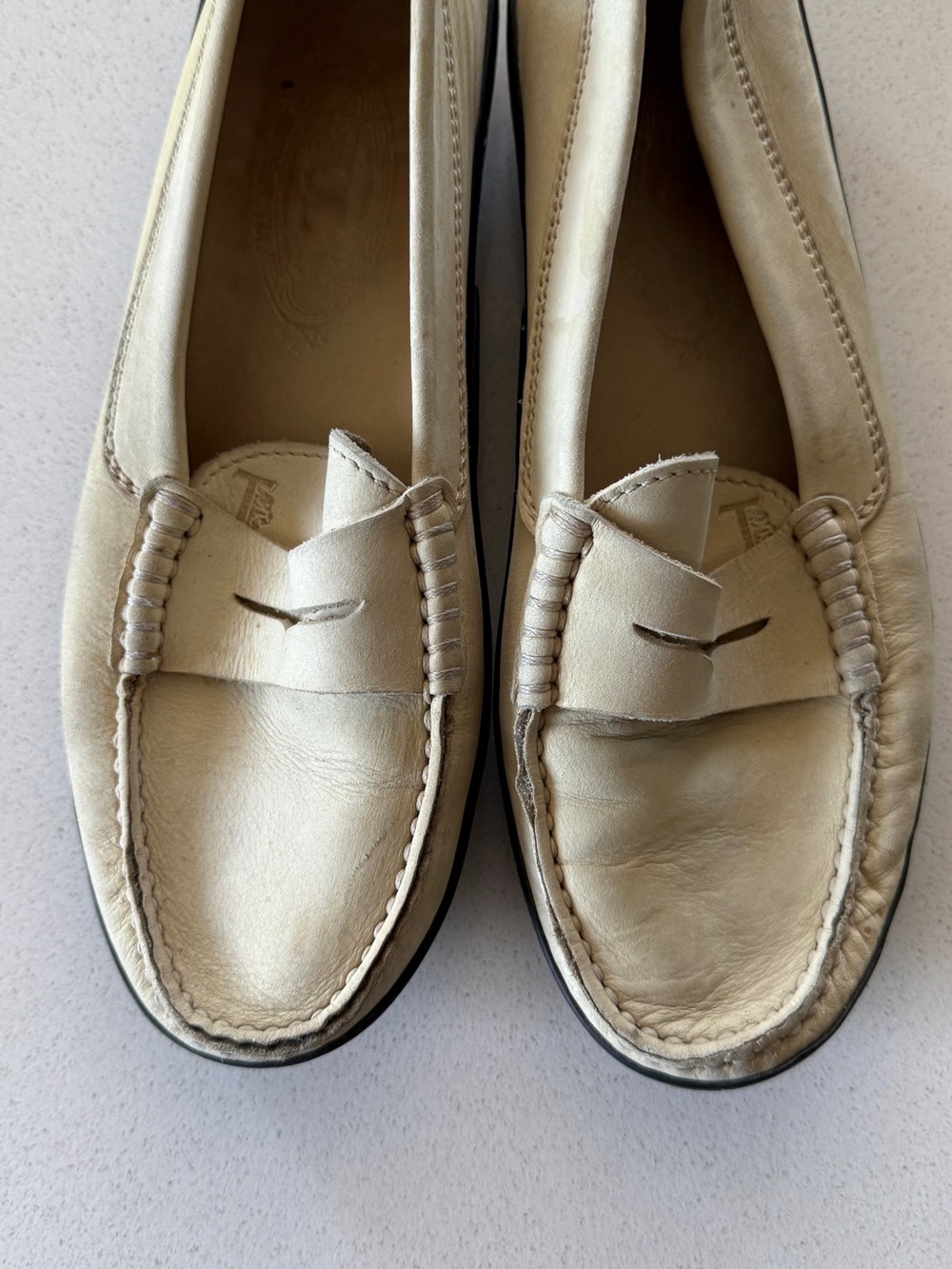 Tod's Men's Cream Natural Leather Penny Loafers